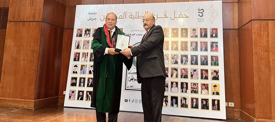 جامعة جرش تحتفل بتخريج طلبتها من أبناء الجالية المصرية في القاهرة