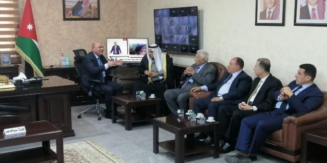 وفد رسمي من جامعة جرش يزور محافظ جرش لتهنئته بتعيينه محافظًا جديدًا للمحافظة