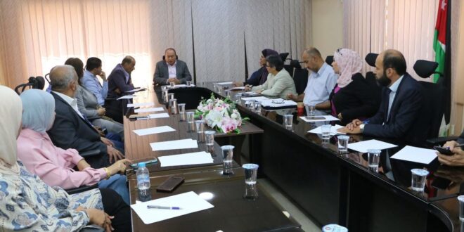 رئيس جامعة جرش يلتقي مديري الدوائر الإدارية